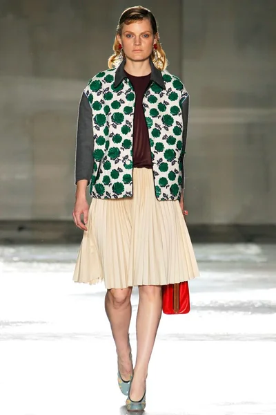 Look 3